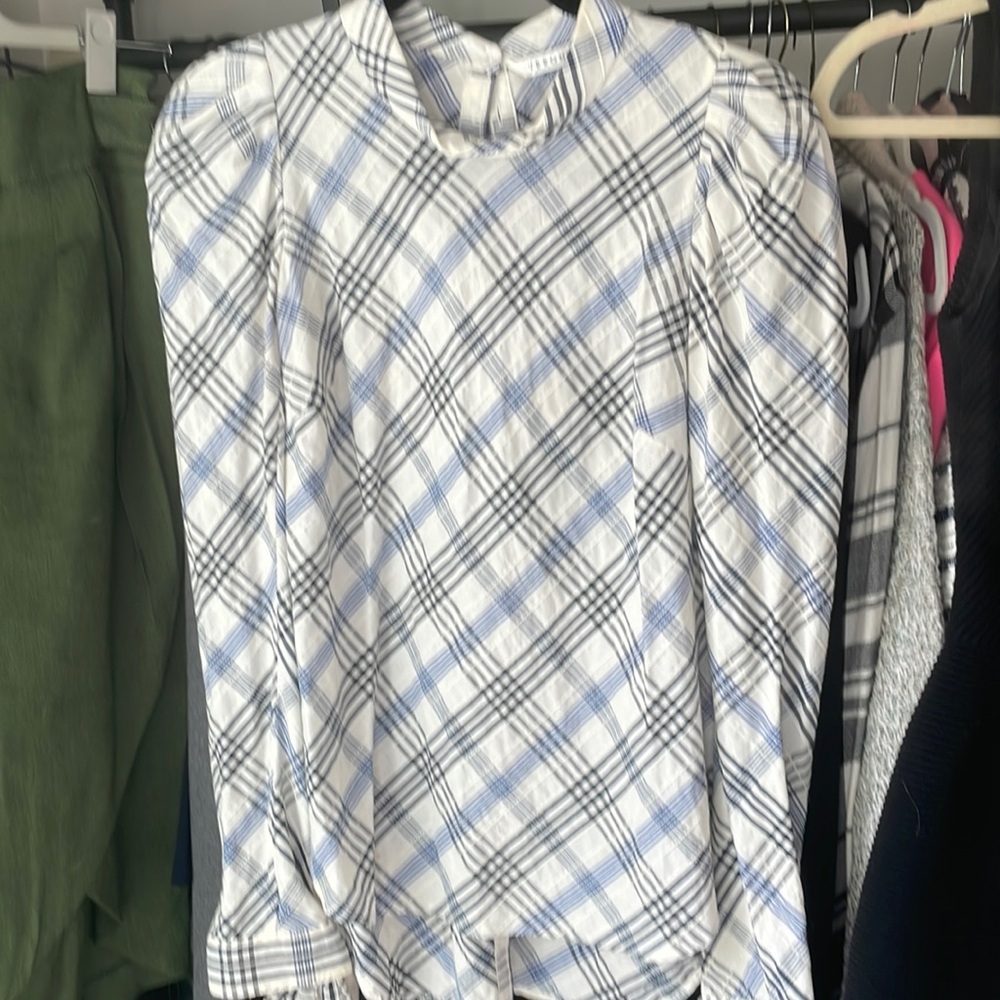 Veronica Beard reverse button down blouse. Excellent condition. Worn 3 times